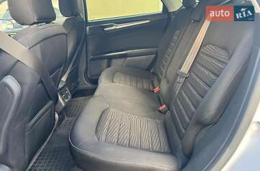 Седан Ford Fusion 2015 в 