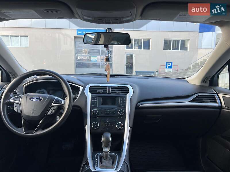 Седан Ford Fusion 2015 в Одесі
