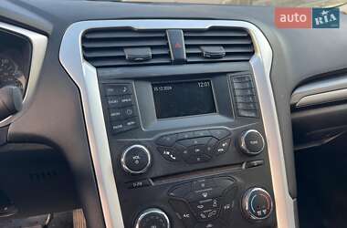 Седан Ford Fusion 2015 в 