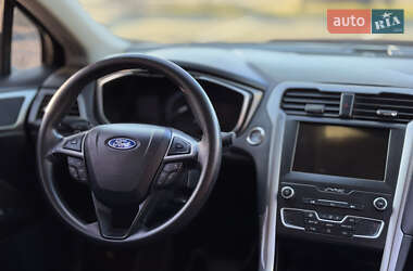 Седан Ford Fusion 2019 в 