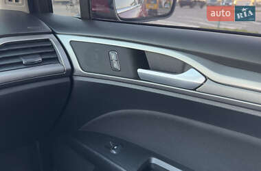 Седан Ford Fusion 2019 в 