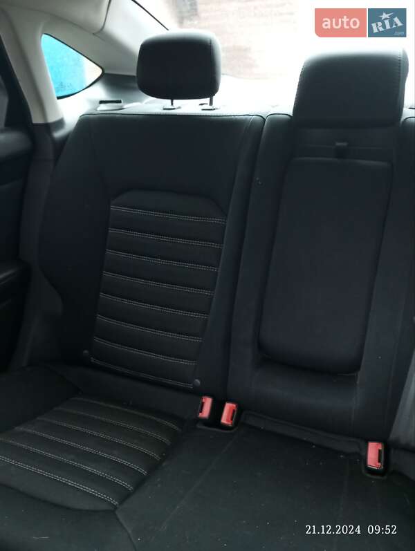 Седан Ford Fusion 2013 в Градизьку