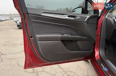 Седан Ford Fusion 2013 в 