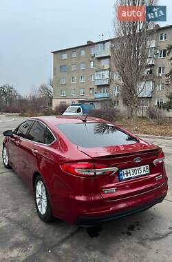 Седан Ford Fusion 2018 в 