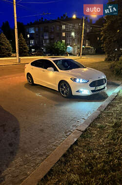 Седан Ford Fusion 2015 в 