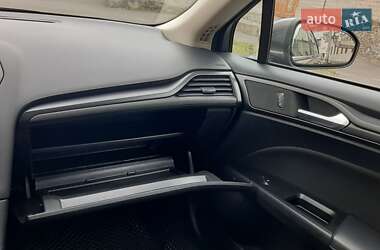 Седан Ford Fusion 2018 в 