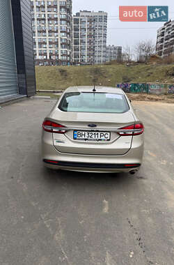 Седан Ford Fusion 2016 в 