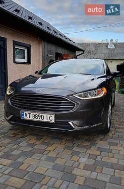 Седан Ford Fusion 2018 в Долине