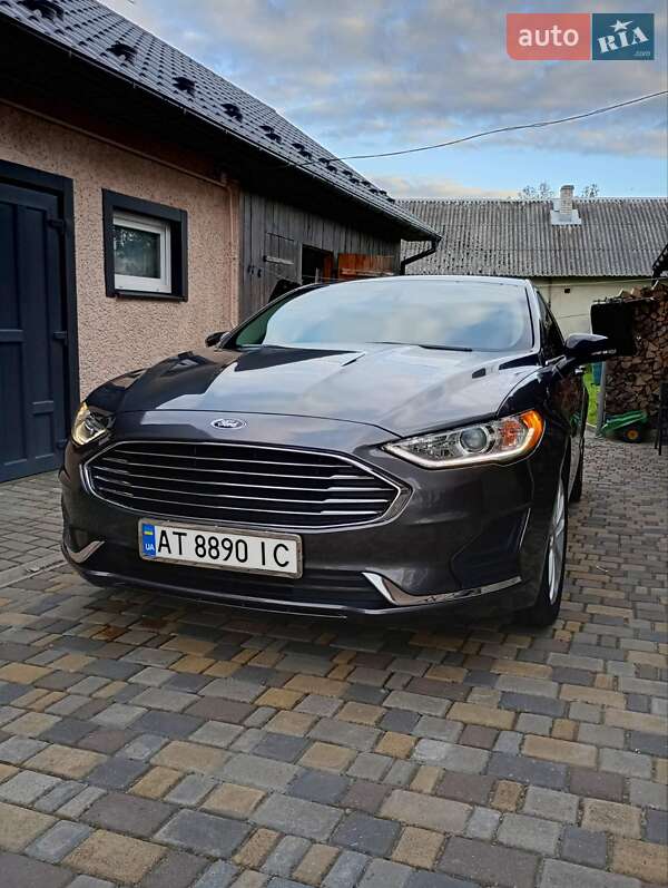Седан Ford Fusion 2018 в 