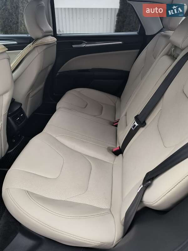 Седан Ford Fusion 2014 в Нововолынске