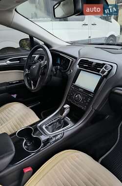 Седан Ford Fusion 2014 в 