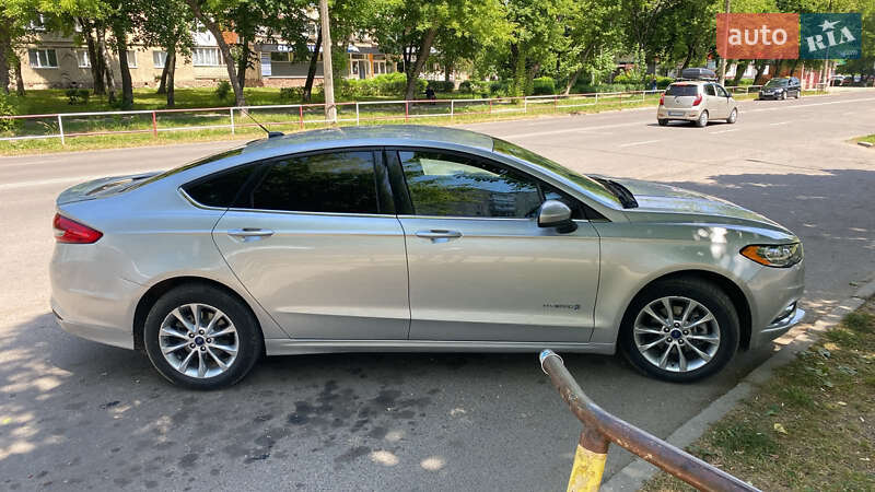 Седан Ford Fusion 2017 в Калуше