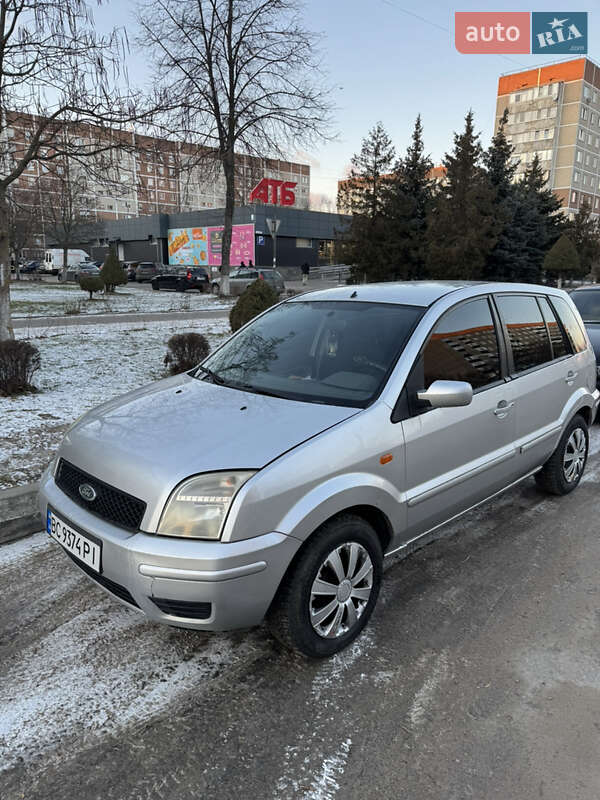 Хэтчбек Ford Fusion 2004 в Вараше