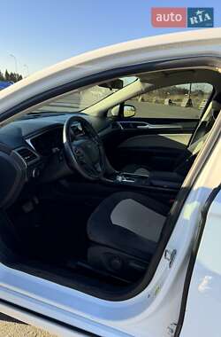 Седан Ford Fusion 2018 в 