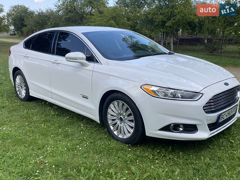 Седан Ford Fusion 2014 в Стрию