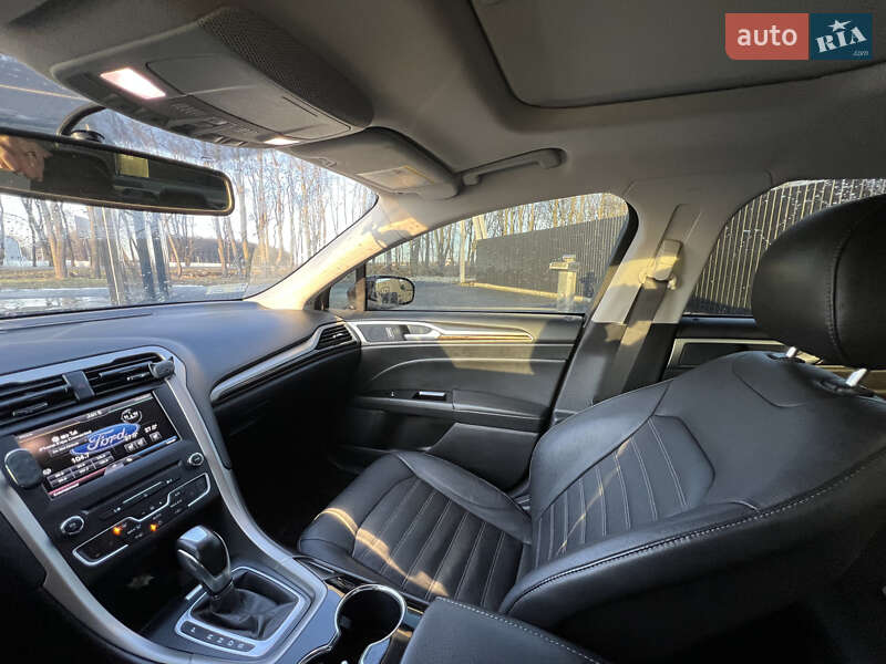 Седан Ford Fusion 2015 в Дубровице