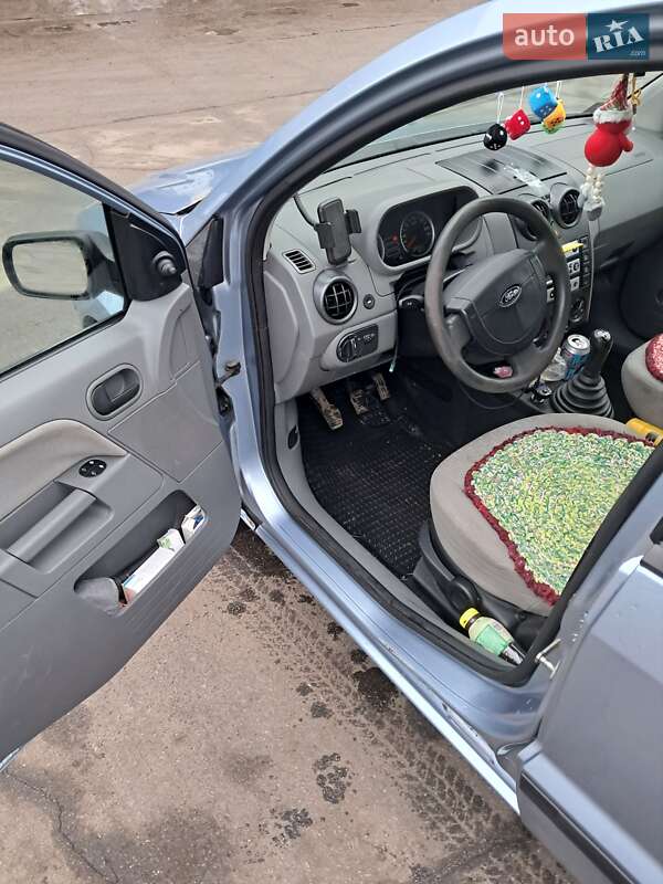 Хетчбек Ford Fusion 2004 в Полонному