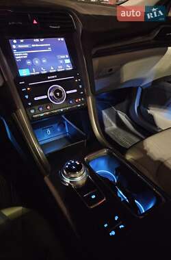 Седан Ford Fusion 2016 в 