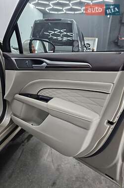 Седан Ford Fusion 2016 в 