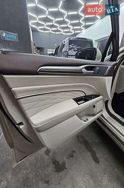 Седан Ford Fusion 2016 в 