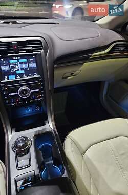Седан Ford Fusion 2016 в 