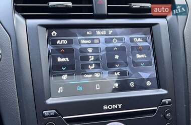 Седан Ford Fusion 2016 в 