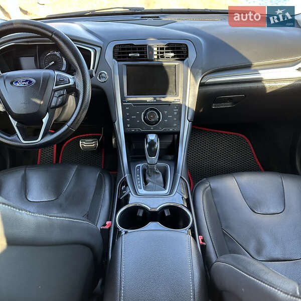 Седан Ford Fusion 2014 в Чернівцях