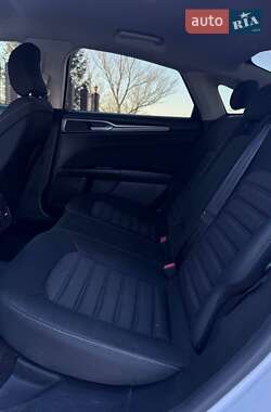 Седан Ford Fusion 2017 в 