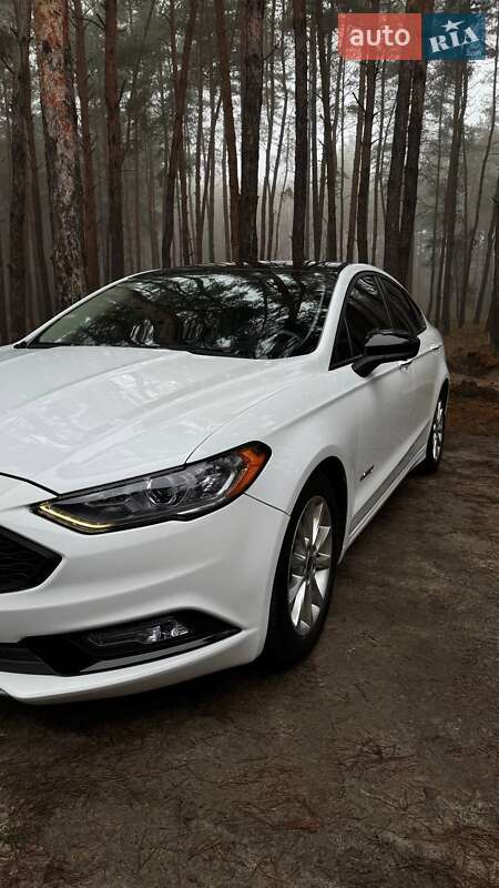 Седан Ford Fusion 2017 в Горішніх Плавнях