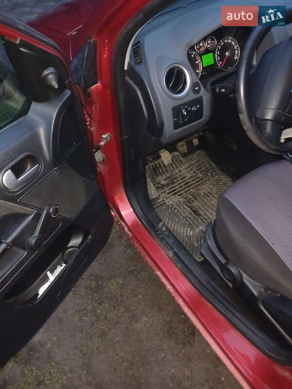 Хетчбек Ford Fusion 2007 в Березному