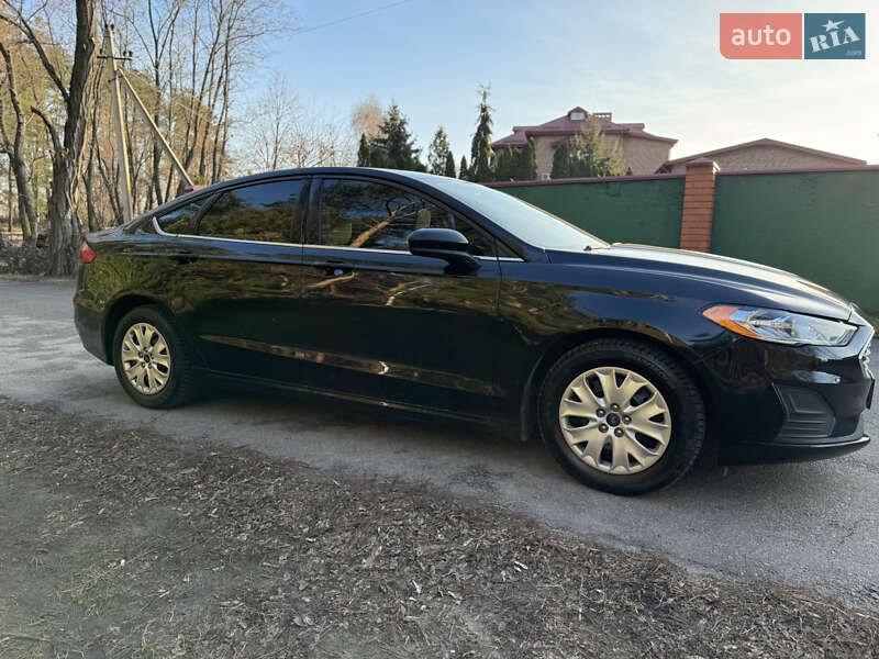 Седан Ford Fusion 2019 в Дніпрі