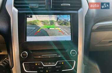 Седан Ford Fusion 2016 в 