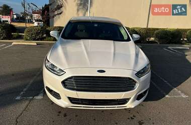 Седан Ford Fusion 2016 в 