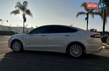 Седан Ford Fusion 2016 в 
