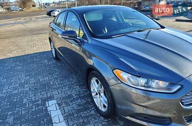 Седан Ford Fusion 2016 в Чернівцях