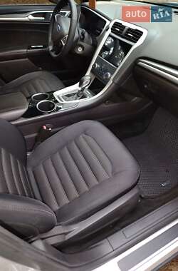 Седан Ford Fusion 2013 в 