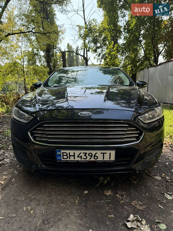 Седан Ford Fusion 2013 в Одесі