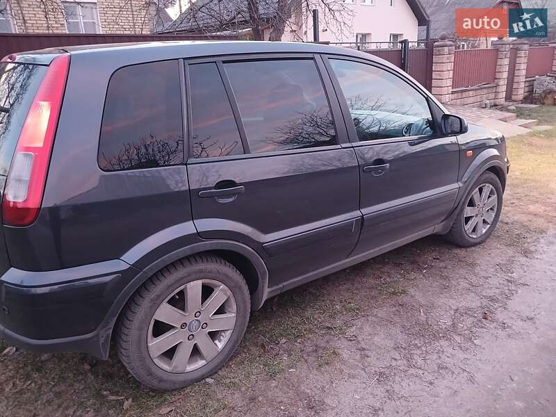 Хэтчбек Ford Fusion 2006 в Боровой