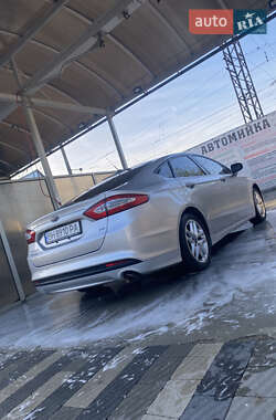 Седан Ford Fusion 2014 в Сваляві