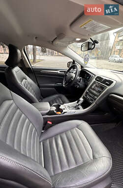 Седан Ford Fusion 2016 в 