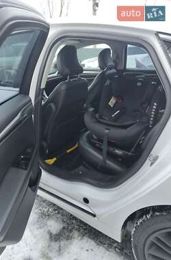 Седан Ford Fusion 2015 в 