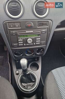 Хэтчбек Ford Fusion 2006 в 