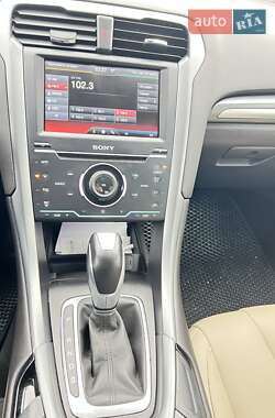 Седан Ford Fusion 2013 в 