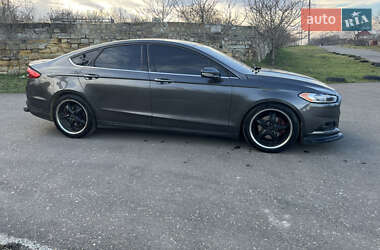 Седан Ford Fusion 2015 в Одесі