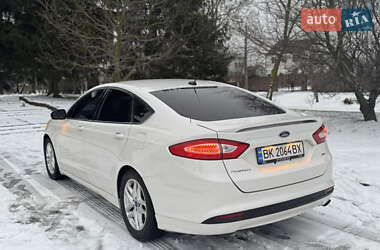 Седан Ford Fusion 2013 в Дубні