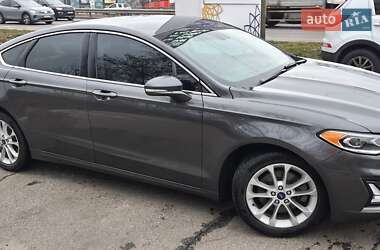 Седан Ford Fusion 2018 в 