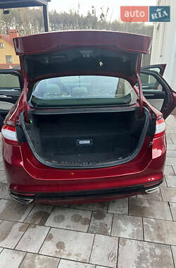 Седан Ford Fusion 2015 в 
