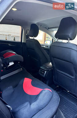 Седан Ford Fusion 2015 в 