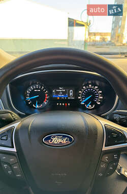 Седан Ford Fusion 2016 в 