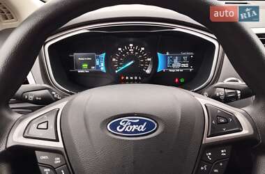 Седан Ford Fusion 2018 в 